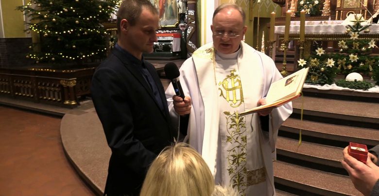 Ślub bezdomnych w Katowicach. Na ślubnym kobiercu stanęły dwie pary!