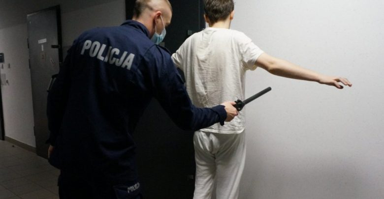 Śląskie: Wpadł na kradzieży telefonu. Okazało się, że jest poszukiwany przez sądy z całej Polski i ma kilka wyroków do odsiadki (fot.Śląska Policja)