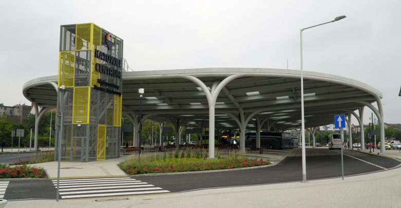 Katowice: Centrum Przesiadkowe Sądowa z przewoźnikami, m.in. do Austrii, Niemiec, Holandii, Czech i na Ukrainę (fot.UM Katowice)