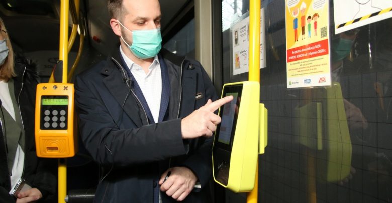 Za bilet zapłacisz zegarkiem. Bielsko testuje nowe kasowniki w autobusach. Fot. UM Bielsko-Biała