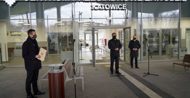 Katowice: Gotowe! Pasażerowie mogą już korzystać z centrum przesiadkowego "Zawodzie" i "Brynów"