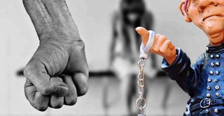 Bytom: Powalił urzędnika jak Najman Don Kasjo! Awantura o mieszkanie i policja w gabinecie prezydenta. Fot. poglądowe pixabay.com