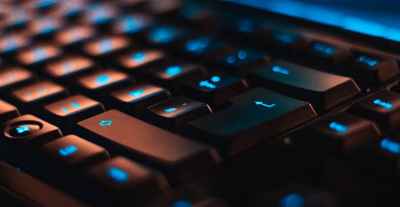 Czym kierować się przy wyborze odpowiedniego serwisu komputerowego? (fot.https://unsplash.com/license )