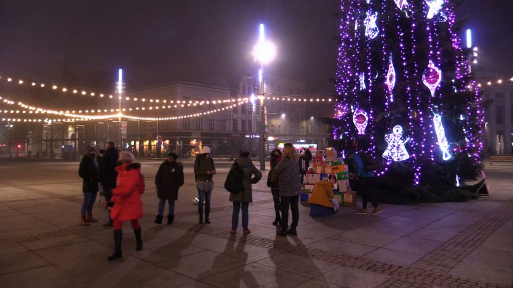 Protesty przeciwko godzinie policyjnej w Katowicach. Policjantów więcej niż uczestników