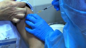 Wkrótce ruszą szczepienia nauczycieli. Najpierw jednak wielkie testowanie. I są kontrowersje