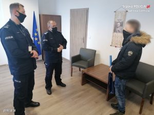 Uczeń klasy mundurowej jednego z dąbrowskich liceów pomógł stróżom prawa w zatrzymaniu podpalacza (fot.policja)