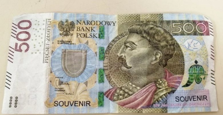 Zapłacił "souvenirem". Grozi mu 8 lat więzienia (fot.KMP Suwałki)