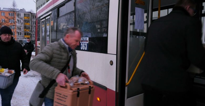 Zapowiadaliśmy - teraz możemy go pokazać. Na ulice Sosnowca wyjechał CiepłoBus. W autobusie osoby bezdomne i potrzebujące będą mogły się ogrzać i zjeść ciepły posiłek