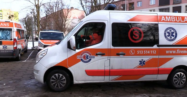 Pszów: Pogotowie ratowało życie kobiecie, ktoś w tym czasie niszczył im karetkę!