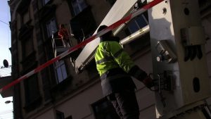 - Dzisiaj około 20 budynków zostało odśnieżonych, odsoplonych , także działamy pełną parą -mówi Adam Lipski, AL-SPRZĘT
