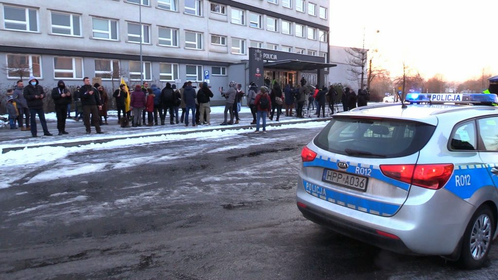 Protest Strajku Przedsiębiorców pod komendą policji w Rybniku. Chodzi o zajście w klubie Face 2 Face