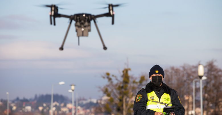 Palił w piecu płytami meblowymi. Dron w Bielsku łapie trucicieli. Fot. UM Bielsko-Biała