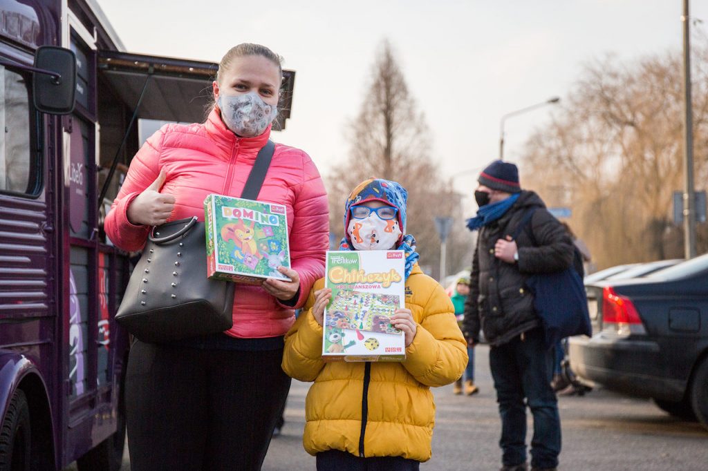 Libero Katowice wyruszyło w miasto i w odpowiedzi na nietypowe ferie zimowe rozdaje kultowe gry planszowe za symboliczną złotówkę (fot.Galeria Libero)