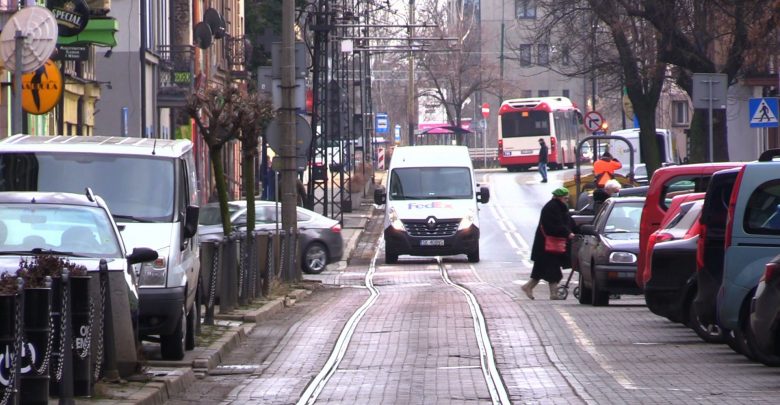 Najpierw tory, potem deptak. W Sosnowcu ruszyła modernizacja torowiska przy ul. Małachowskiego. Oznacza to nie tylko polepszenie komfortu pasażerów tramwajów, ale również budowę deptaku