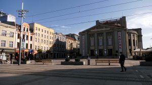 Otwarte kina, teatry, filharmonie, hotele, stoki i baseny, nadal zamknięte siłownie i restauracje. Rząd zapowiedział poluzowanie obostrzeń od piątku, 12 lutego