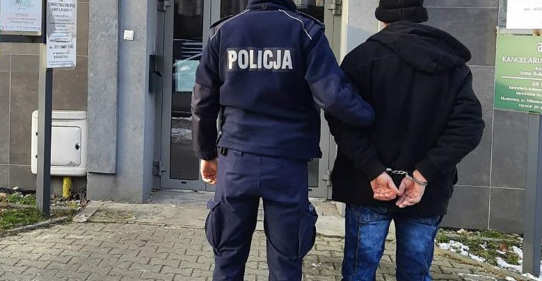 Śląskie: Ugodził nożem znajomego podczas imprezy. Grozi mu dożywocie (fot.Śląska Policja)