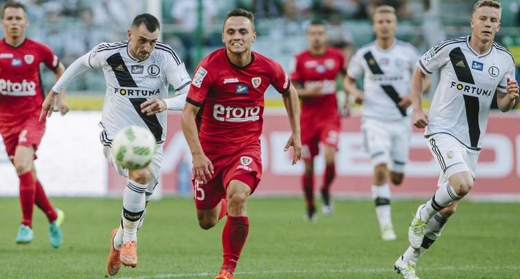 Zima ustępuje. Nie tylko w pogodzie. W ten weekend na boiska wracają piłkarze z zaplecza ekstraklasy. Rusza FORTUNA 1. LIGA Fot. Cyfrasport/Łaczy Nas Piłka