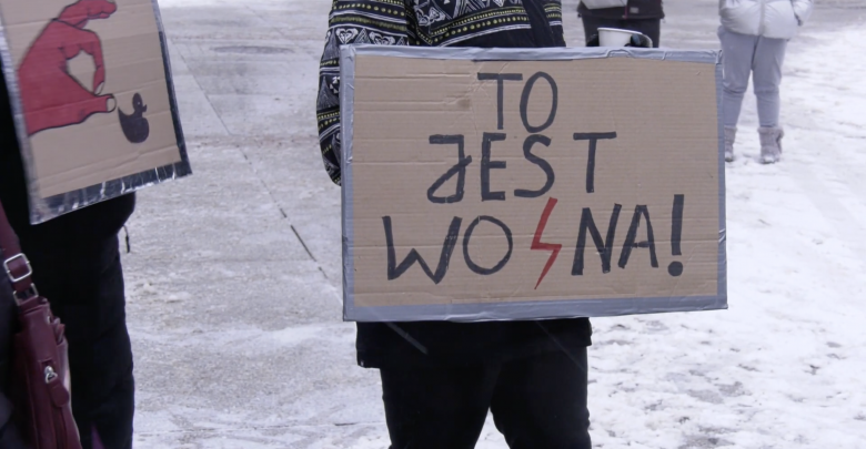 Policja wylegitymowała niektórych uczestników protestu, ponieważ nie został on wcześniej zgłoszony.