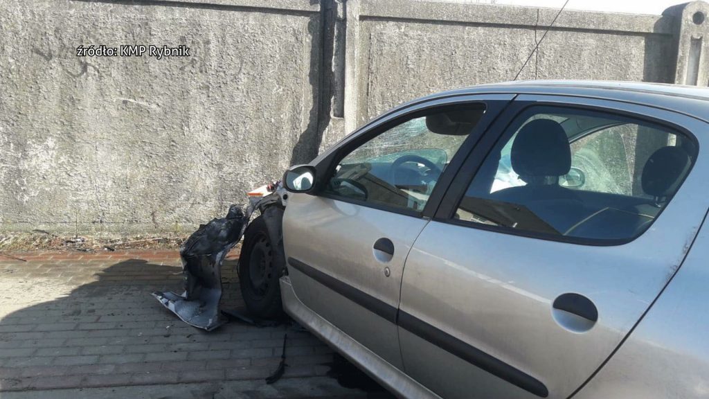 Rybnicka policja ścigała dziś rano ulicami miasta pijanego kierowcę. Wcześniej otrzymali zgłoszenie o kierowcy jadącym ulicą Przemysłową w dzielnicy Paruszowiec-Piaski
