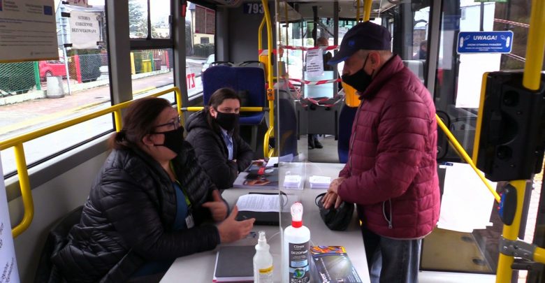 Smogobus w Sosnowcu, czyli objazdowy punkt wypełniania wniosków na wymianę kopciuchów