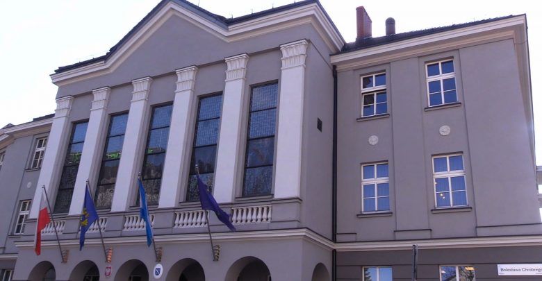 Brak chętnych do pracy paraliżuje część urzędów miejskich w woj.śląskim. Wakatów coraz więcej