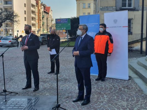 Wciąż będą relokowani pacjenci ze Śląska do innych województw, w transporcie pomóc może wojsko - zakończyły się obrady sztabu kryzysowego w Katowicach (foto.ŚUW w Katowicach)
