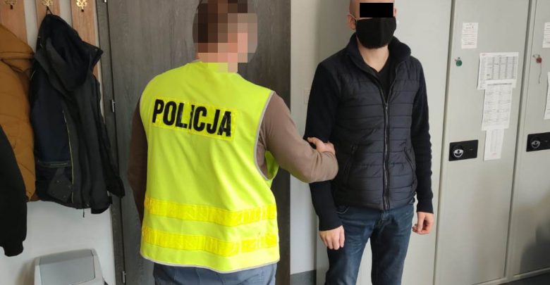 Podrobił dokumenty, bo chciał być kierowcą taksówki. Grozi mu 5 lat więzienia (fot. KRP I - Śródmieście)
