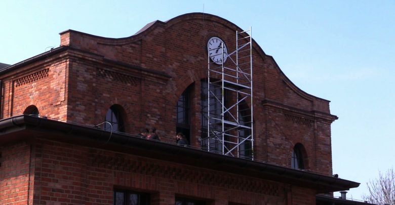 Bytom: Zegar na Rozbarku znowu działa! Naprawił go pan Ryszard, któremu pomagało całe miasto!