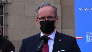 Podczas sztabu kryzysowego z udziałem między innymi ministra zdrowia Adama Niedzielskiego oraz wojewody i marszałka województwa śląskiego zdecydowano, że w okresie okołoświątecznym wzmocnione zostaną kontrole na granicy z Czechami