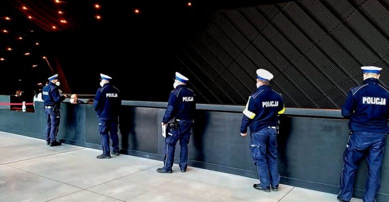 Mundurowi szczepią się na koronawirusa. Policjanci z Gliwic szczepili się w MCK (fot.KMP Gliwice)