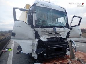 Do groźnie wyglądającego zderzenia czterech ciężarówek doszło dzisiaj przed godziną 5.00 na drodze krajowej nr 91 w Koziegłowach