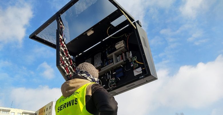 Transformacja cyfrowa ZTM: Kolejne tablice elektroniczne, zwiększona funkcjonalność solarnych automatów biletowych, internet zastąpi Punkty Obsługi Klienta (fot.ZTM)