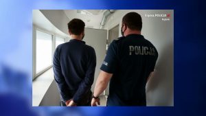 W poniedziałek w Rybniku policja zatrzymała 37-letniego mężczyznę, którego złapali łowcy pedofili z innej grupy. Mężczyzna był przekonany, że rozmawia z 13-letnią dziewczynką