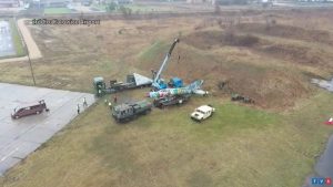 Samolot z lotniska w Pyrzowicach musiał drogą pojechać do Zabrza