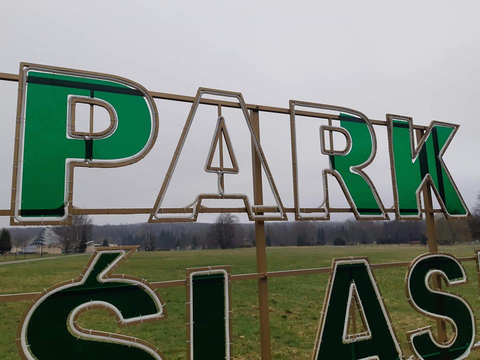 I komu to przeszkadzało? Ktoś zniszczył napis PARK ŚLĄSKI! Władze parku załamują ręce nad czyjąś głupotą (fot.Park Śląski)