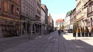 Nawet tym mieszkańcom, którzy rzadko korzystali z restauracji czy ogródków piwnych po długiej przerwie zaczyna ich brakować