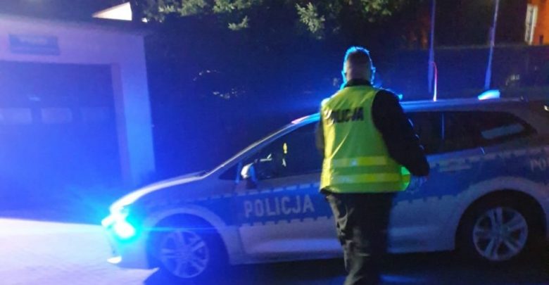 Policjanci z Będzina eskortowali rodzącą kobietę na porodówkę w Siemianowicach Śląskich (fot.policja)