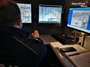 Ten biały bus to nie kurier ani dostawca. Sieje postrach na Śląsku! (fot.policja)
