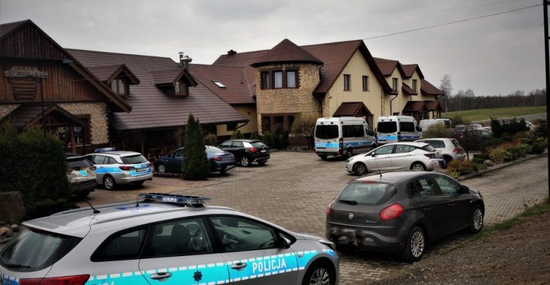Śląskie: Policja i sanepid na przyjęciu okolicznościowym w Mszanie (fot.Śląska Policja)