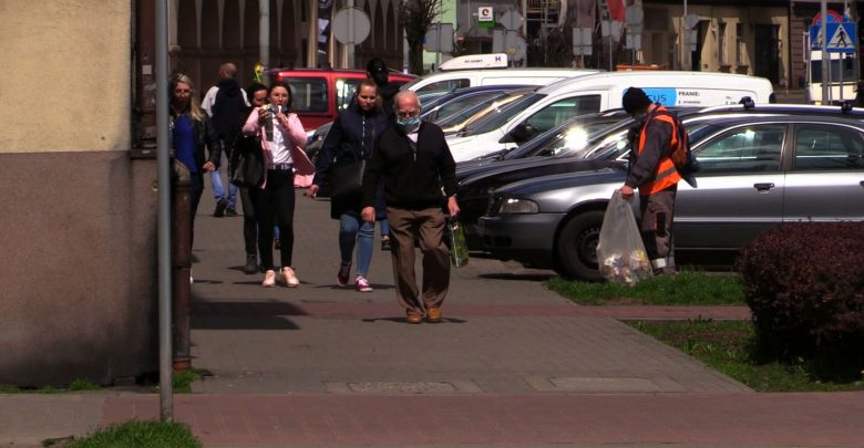 Maseczki znikają od 15 maja. Na zewnątrz nie trzeba będzie ich nosić