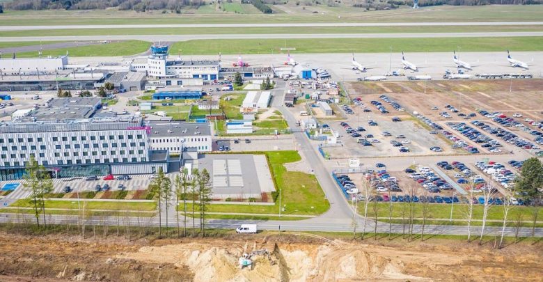 Trzeci hangar i kolej na lotnisko w Pyrzowicach. Fot. Slaskie.pl