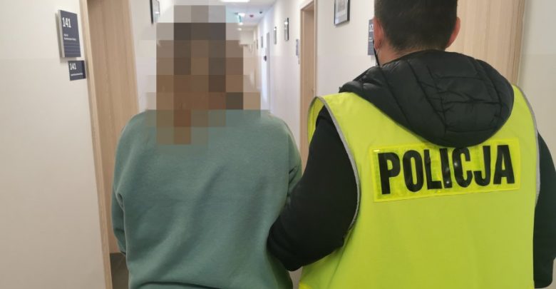 Takie zabawy często źle się kończą. Do 5 lat więzienia za zniszczenie miejskiego szaletu (fot.KMP Łomża)