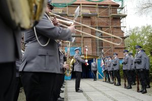 Tłumy mieszkańców i policjantów żegnały dziś asp. Michała Kędzierskiego, który we wtorek został zastrzelony przez bandytę w Raciborzu (fot.Paweł Jędrusik)