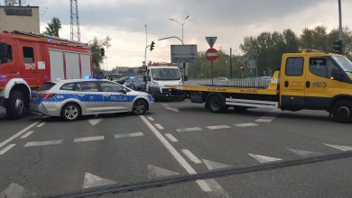 Po zderzeniu samochodów osobowych stanęła Chorzowska w obie strony - ruch jest bardzo spowolniony, na miejscu wypadku wciąż trwa usuwanie jego skutków