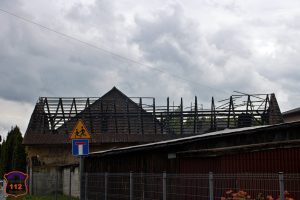 W Tychach strażacy gasili pożar stodoły. W ogniu stanął budynek przy ulicy Szkolnej. Słup dymu widać było z daleka.