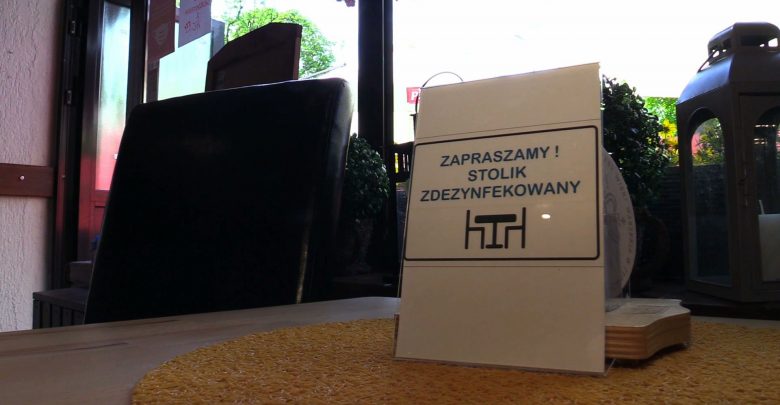 Obostrzeń coraz mniej. Od 28 maja restauracje czynne już nie tylko w ogródkach. Więcej ludzi na weselach i komuniach