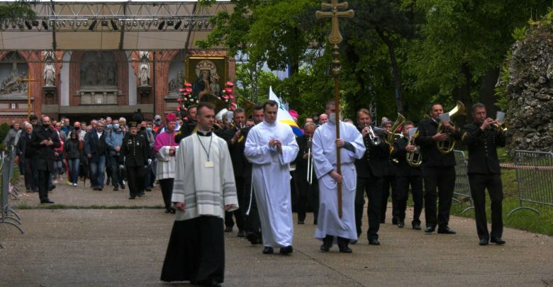 Z ograniczeniami, ale odbyła się. Mężczyźni przyszli na piekarskie wzgórze w tradycyjnej pielgrzymce