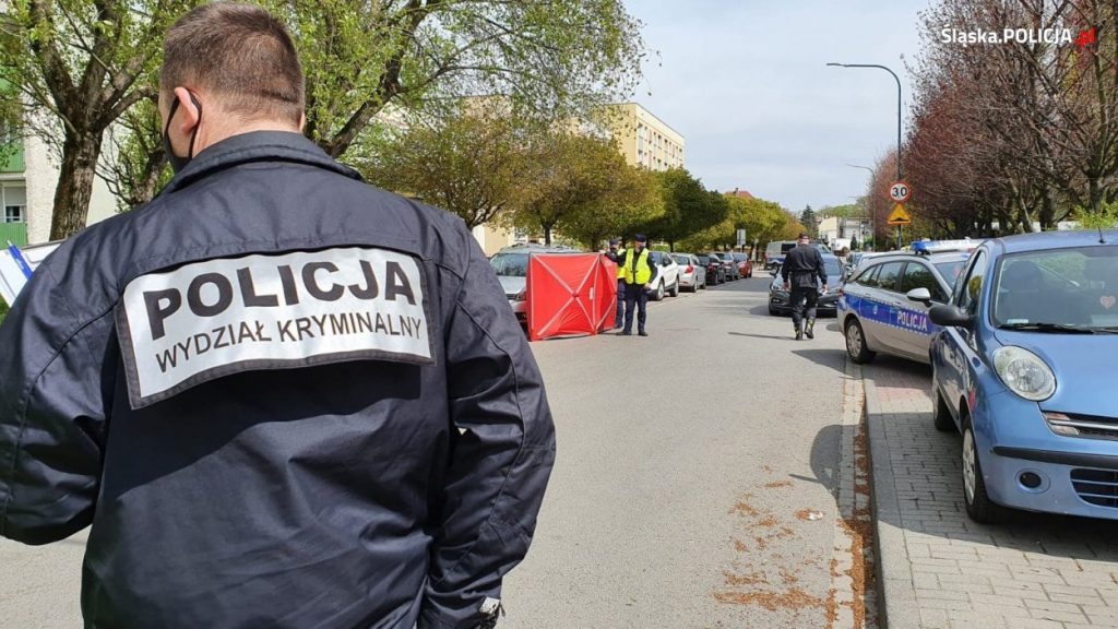 43-letni policjant zginął podczas pełnienia służby w Raciborzu. Strzelił do niego bandyta, który w ubraniu przypominającym policyjne, usiłował kontrolować samochody