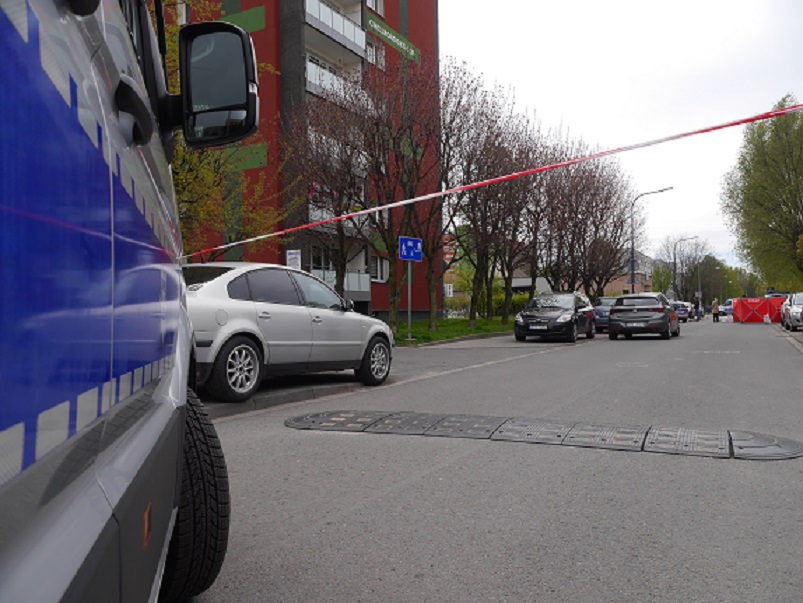 Podczas legitymowania dziwnie zachowującego się mężczyzny zginął dzisiaj policjant. Ta informacja rano obiegła wszystkie media. 43-letni policjant zginął podczas pełnienia służby w Raciborzu (fot.KWP Katowice)