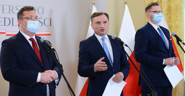 Weto wobec planu legalizacji adopcji dzieci przez pary homoseksualne i „małżeństw” osób tej samej płci (fot.Ministerstwo Sprawiedliwości)